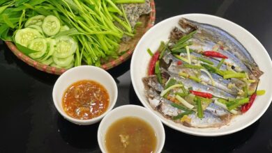 Cá nục hấp cuốn bánh tráng