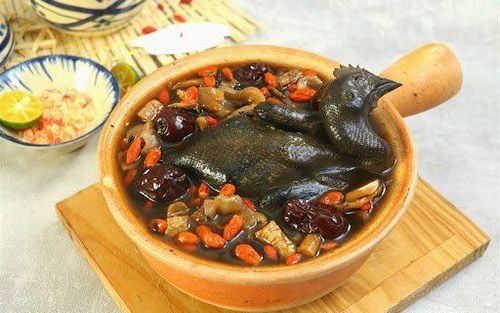 Cháo gà ác hầm thuốc bắc