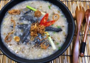 Cháo gà ác hạt sen