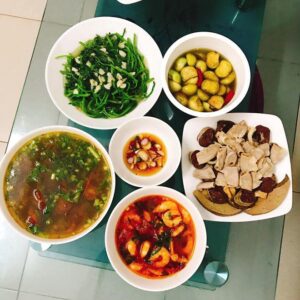 Mâm cơm gia đình 4 người