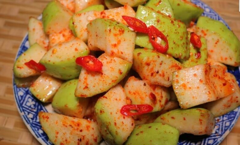 Ổi dầm muối ớt